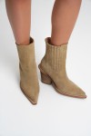 Dakota boots - nut suede