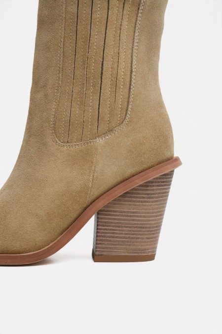 Dakota boots - nut suede