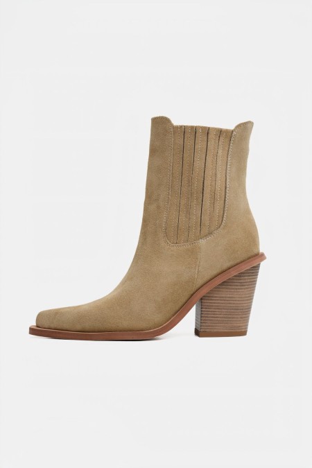 Dakota boots - nut suede