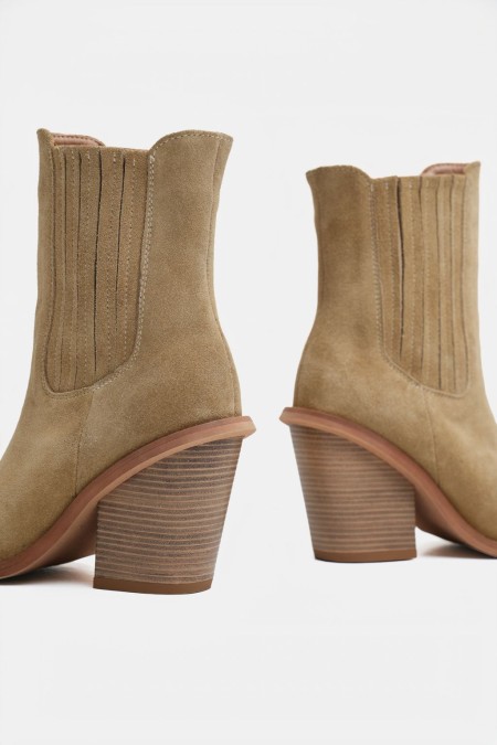 Dakota boots - nut suede