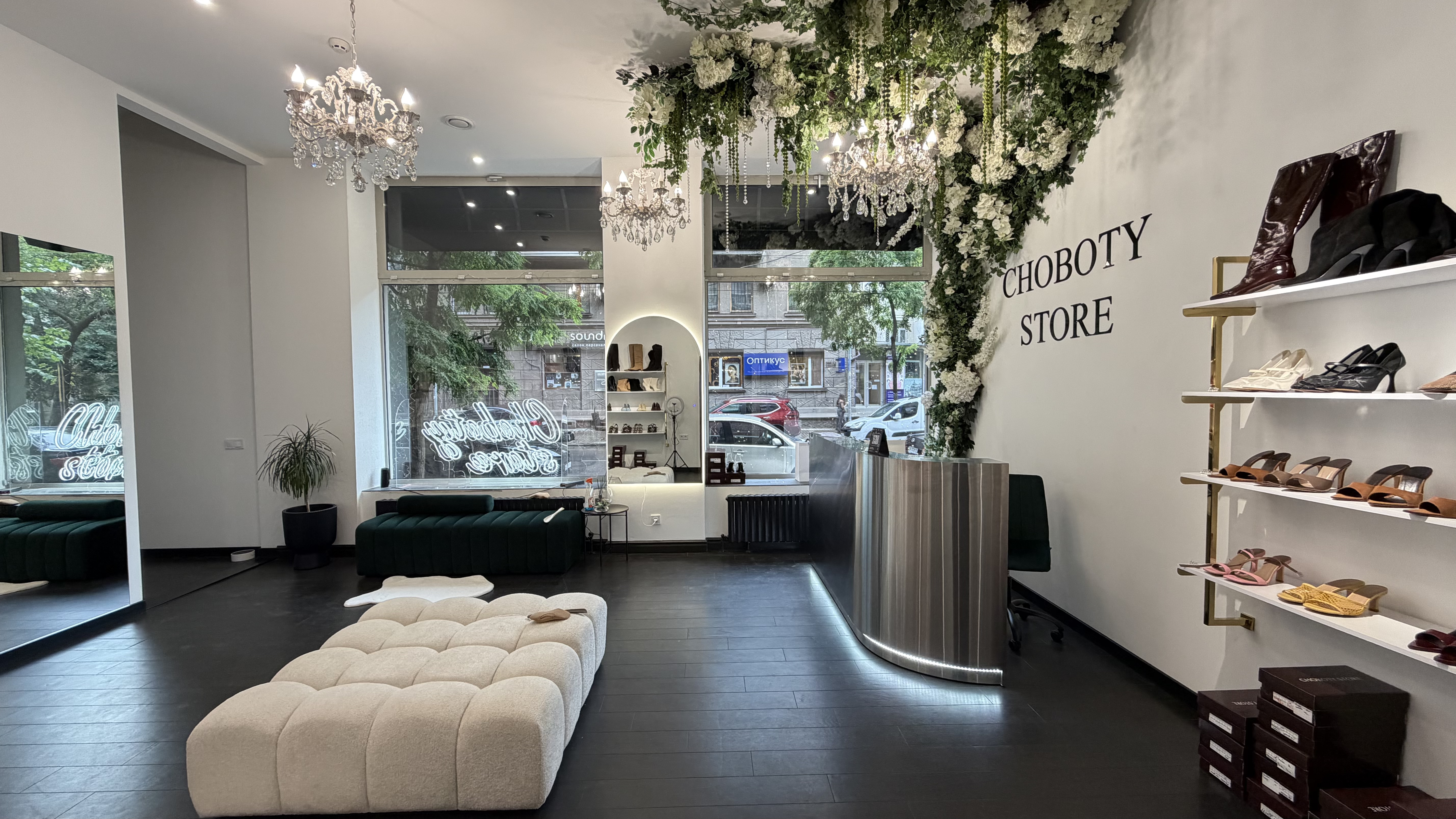 Історія Choboty Store